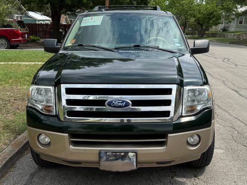 Used 2013 Ford Expedition XLT image 2