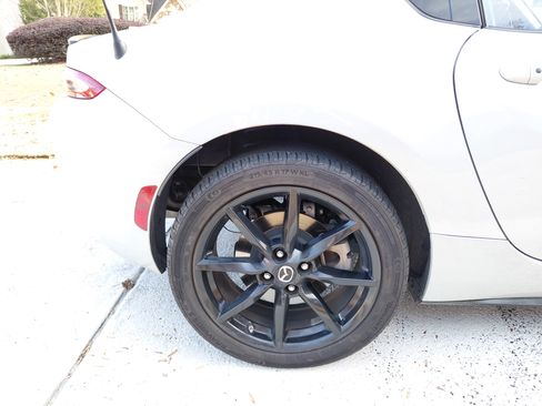 Used 2019 MAZDA MX-5 Miata RF Club w/ I-ACTIVSENSE Sport Package image 16