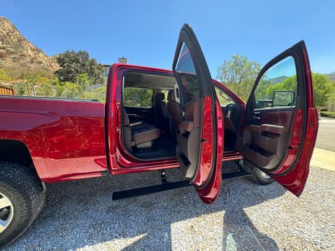 Used 2019 Chevrolet Silverado 2500 High Country w/ Duramax Plus Package AWD/4WD image 4