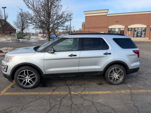 Used 2017 Ford Explorer Sport w/ Equipment Group 401A image 2
