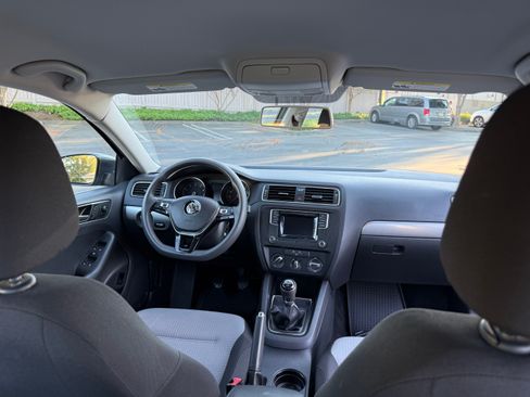 Used 2017 Volkswagen Jetta S image 17
