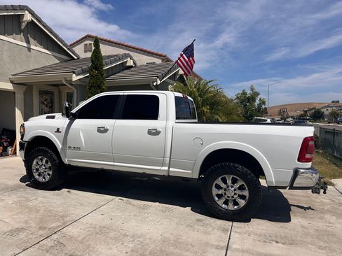 Used 2022 RAM 2500 Laramie AWD/4WD image 2