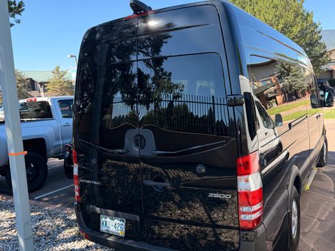 Used 2017 Mercedes-Benz Sprinter 2500 image 4