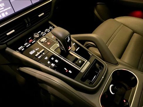 Used 2021 Porsche Cayenne E-Hybrid image 8