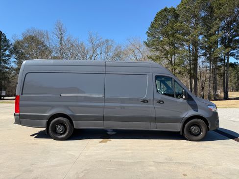 Used 2022 Mercedes-Benz Sprinter 2500 image 5