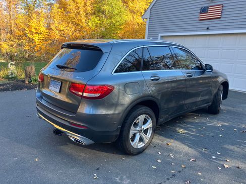 Used 2018 Mercedes-Benz GLC 300 300 4MATIC Sport Utility 4D image 5