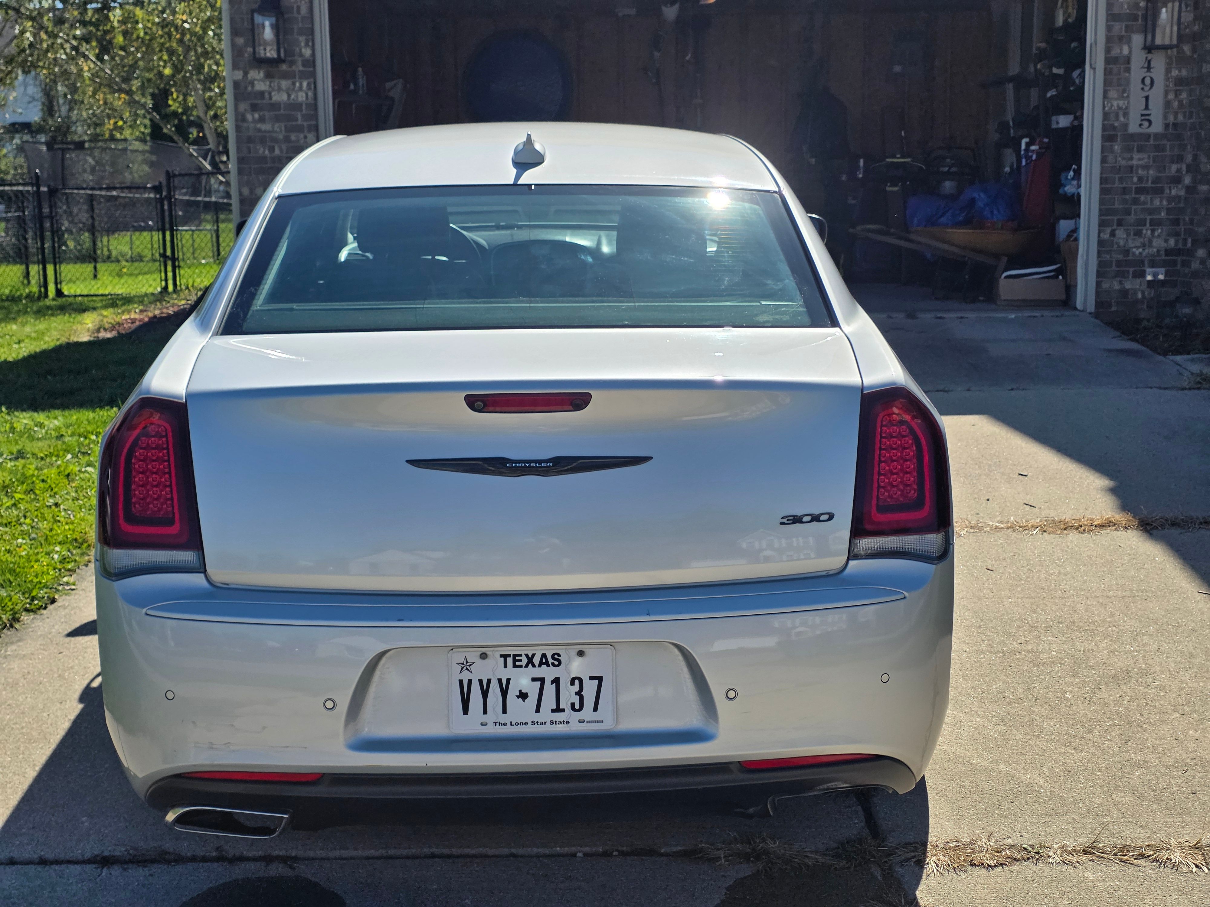 Used 2022 Chrysler 300 Touring L w/ Safetytec Plus Group RWD image 9
