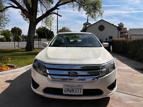 Used 2010 Ford Fusion SE image 2