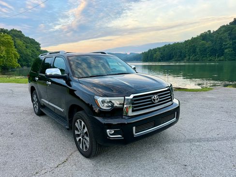 Used 2019 Toyota Sequoia Limited AWD/4WD image 2