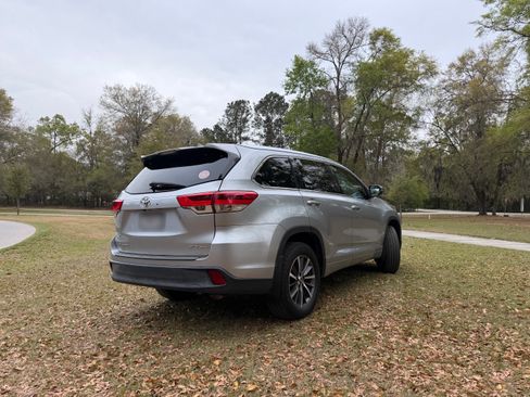 Used 2017 Toyota Highlander XLE image 12