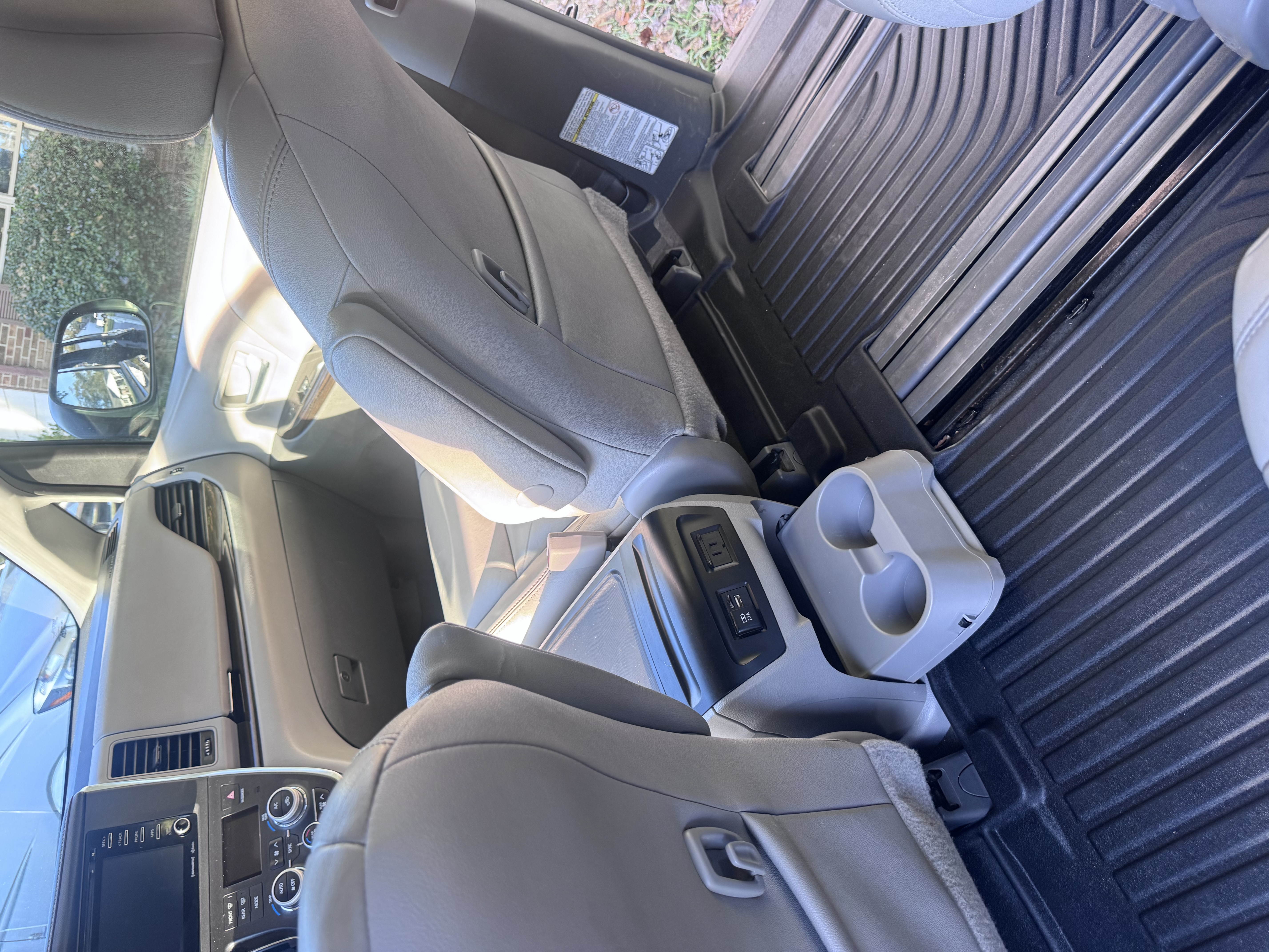 Used 2018 Toyota Sienna XLE FWD image 12