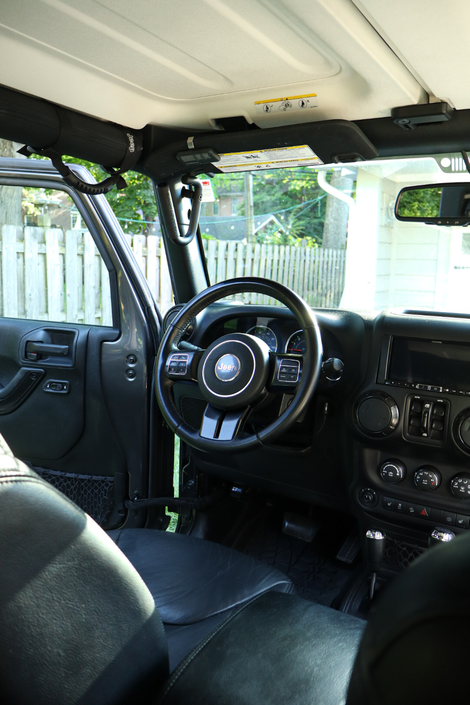 Used 2017 Jeep Wrangler Unlimited Sahara AWD/4WD image 15