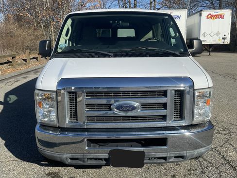Used 2011 Ford E-350 and Econoline 350 XLT image 2