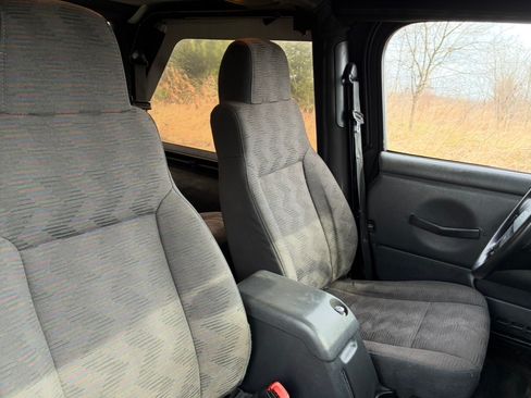Used 2005 Jeep Wrangler Unlimited AWD/4WD image 13