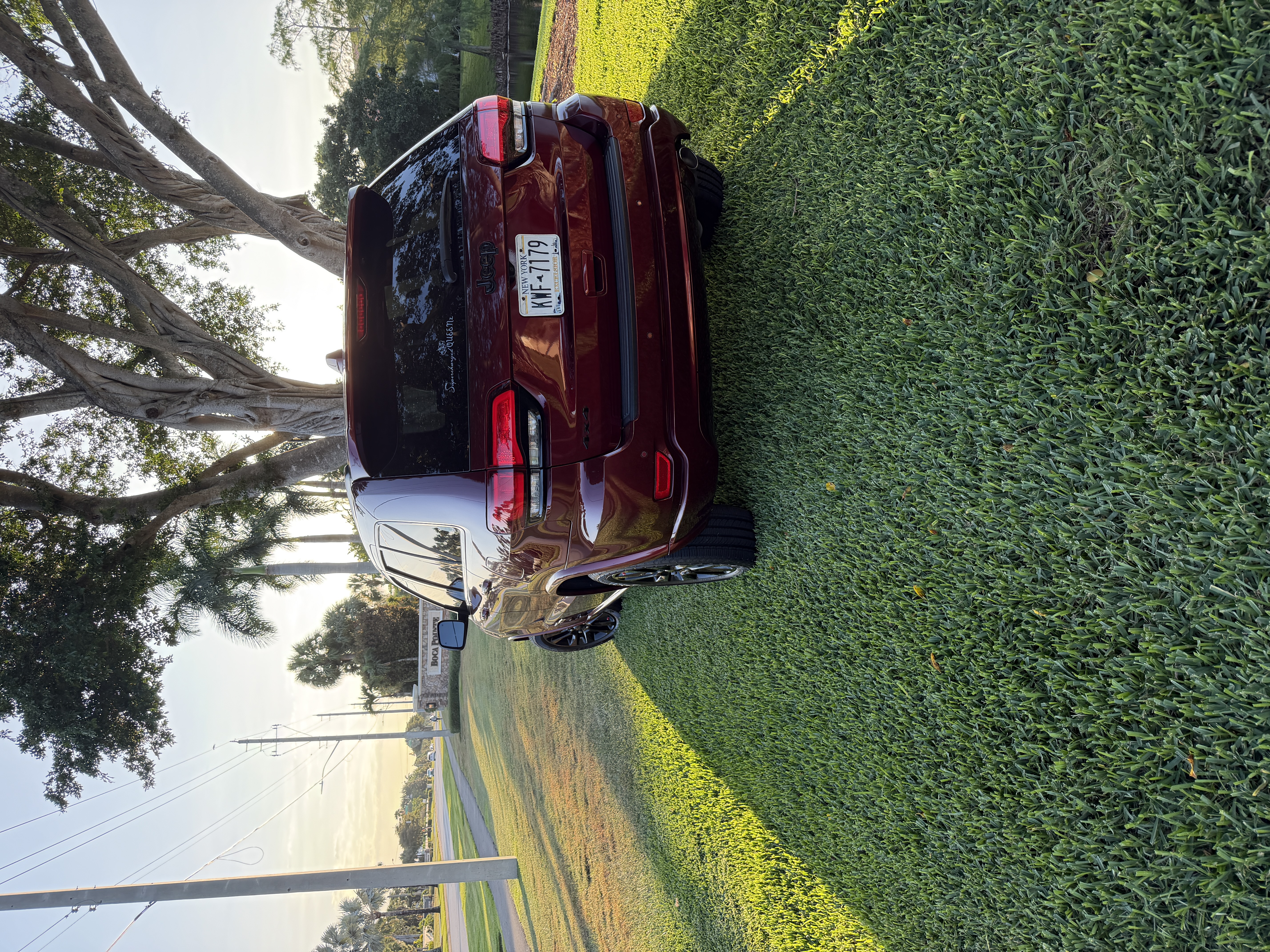 Used 2019 Jeep Grand Cherokee Altitude AWD/4WD image 5