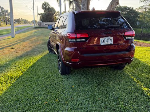 Used 2019 Jeep Grand Cherokee Altitude AWD/4WD image 5