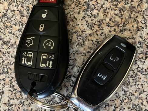 Used 2018 Dodge Grand Caravan SXT image 19