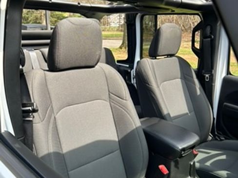 Used 2019 Jeep Wrangler Unlimited Sport S image 23
