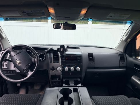 Used 2011 Toyota Tundra 4x4 Double Cab w/ Tow Pkg image 8