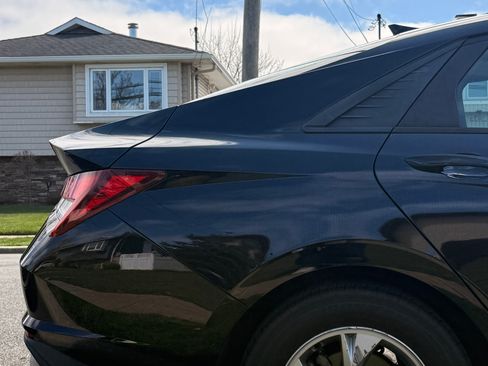 Used 2022 Hyundai Elantra SE w/ Cargo Package FWD image 12