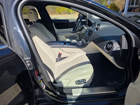 Used 2018 Jaguar XJ L Supercharged image 10