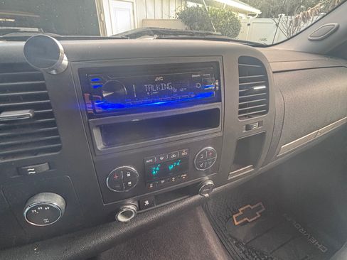 Used 2010 Chevrolet Silverado 2500 LT image 24