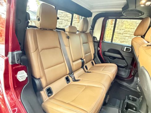 Used 2021 Jeep Gladiator Rubicon AWD/4WD image 22
