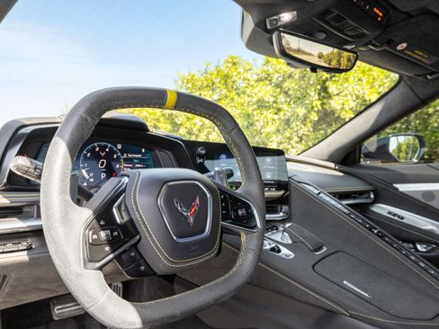 Used 2022 Chevrolet Corvette Stingray Premium Conv w/ Z51 Performance Package image 26