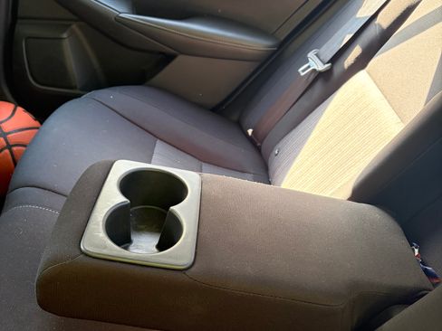 Used 2022 Nissan Sentra SV FWD image 9