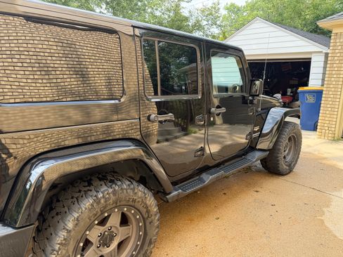Used 2015 Jeep Wrangler Unlimited Sahara w/ Dual Top Group AWD/4WD image 13