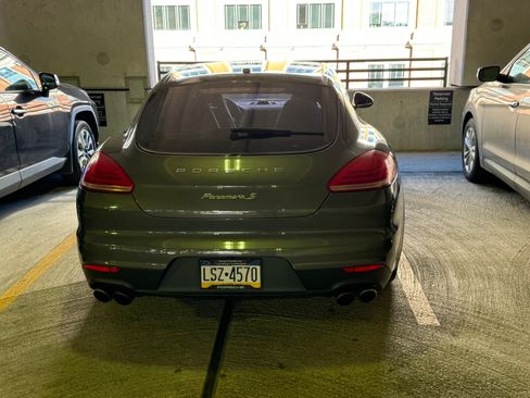 Used 2016 Porsche Panamera S RWD image 17