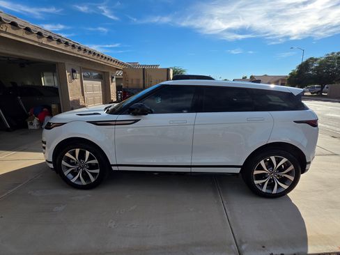 Used 2023 Land Rover Range Rover Evoque R-Dynamic SE image 2
