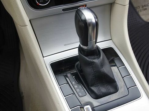 Used 2013 Volkswagen Passat TDI SE image 13