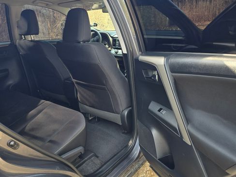 Used 2015 Toyota RAV4 XLE image 18