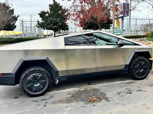 Used 2025 Tesla Cybertruck AWD Crew Cab image 4