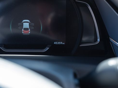 Used 2020 Hyundai Ioniq Limited image 20