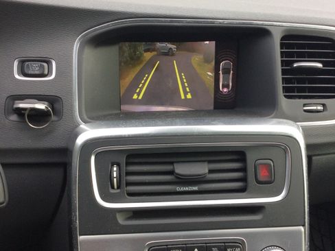 Used 2018 Volvo S60 T5 Inscription image 8