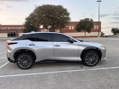 Used 2024 Lexus RZ 450e Premium w/ Accessory Package (2T) AWD/4WD image 6