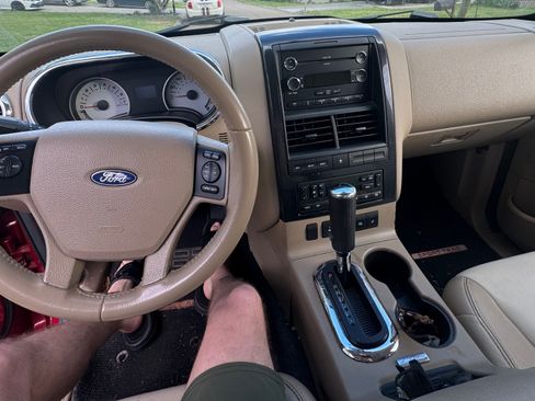 Used 2010 Ford Explorer Sport Trac Limited image 10