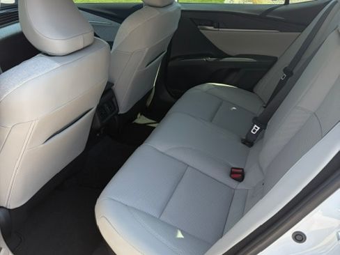 Used 2026 Toyota Camry XLE AWD/4WD image 13