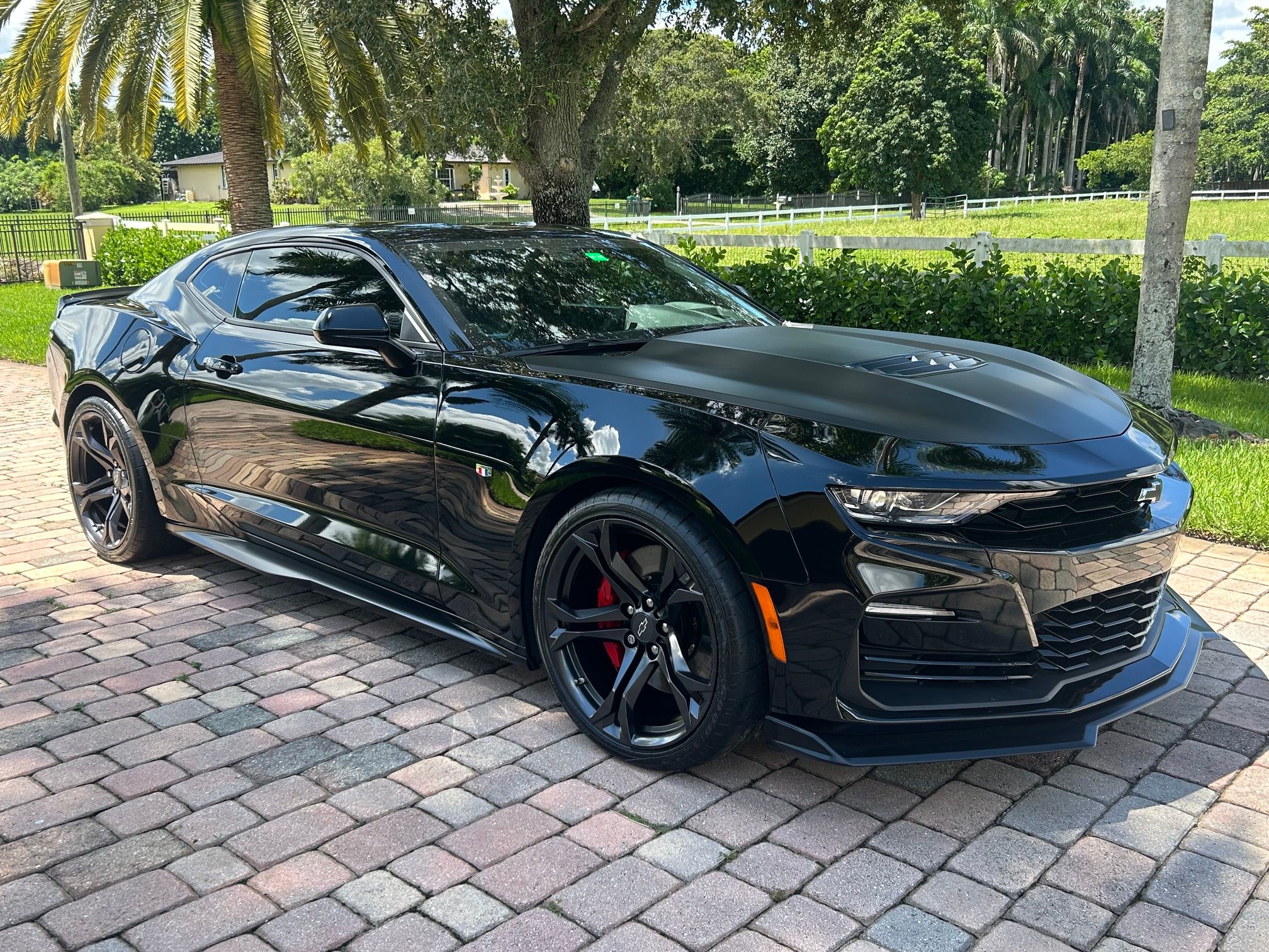 Used 2022 Chevrolet Camaro SS RWD image 1