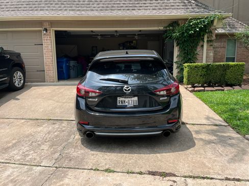 Used 2018 MAZDA MAZDA3 Touring w/ Appearance Package FWD image 5