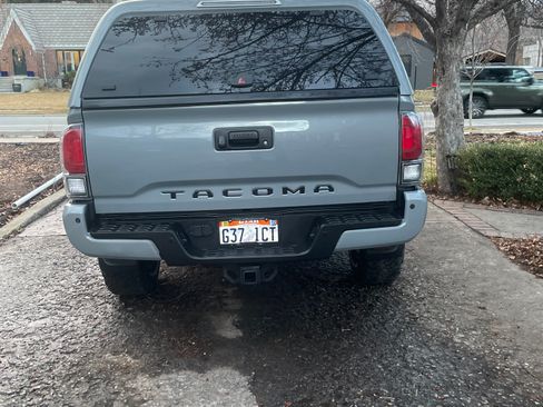 Used 2020 Toyota Tacoma TRD Off-Road w/ Technology Package image 9