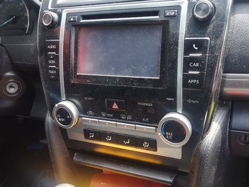 Used 2014 Toyota Camry SE image 16