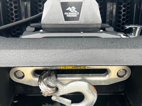 Used 2016 Jeep Wrangler Unlimited Sahara w/ Connectivity Group image 12