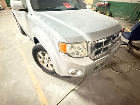 Used 2011 Ford Escape Limited w/ 301A Rapid Spec Order Code image 5