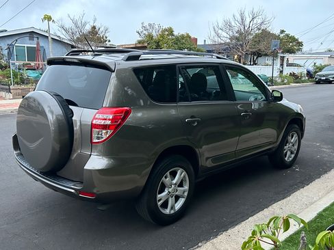 Used 2012 Toyota RAV4 FWD w/ Upgrade Value Pkg image 6