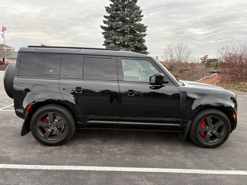 Used 2023 Land Rover Defender 110 X-Dynamic SE image 4