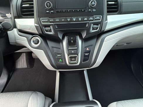 Used 2018 Honda Odyssey LX image 26