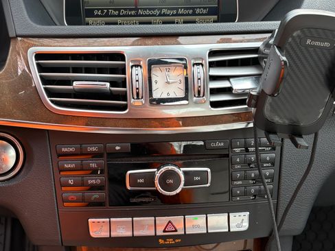 Used 2014 Mercedes-Benz E 350 4MATIC Sedan image 12